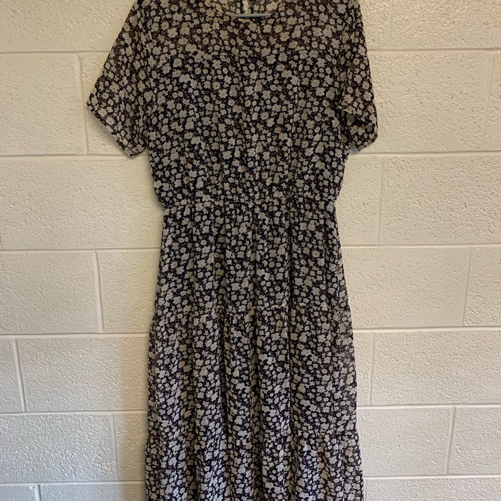 Super cute spring dress! Nice and comfortable
